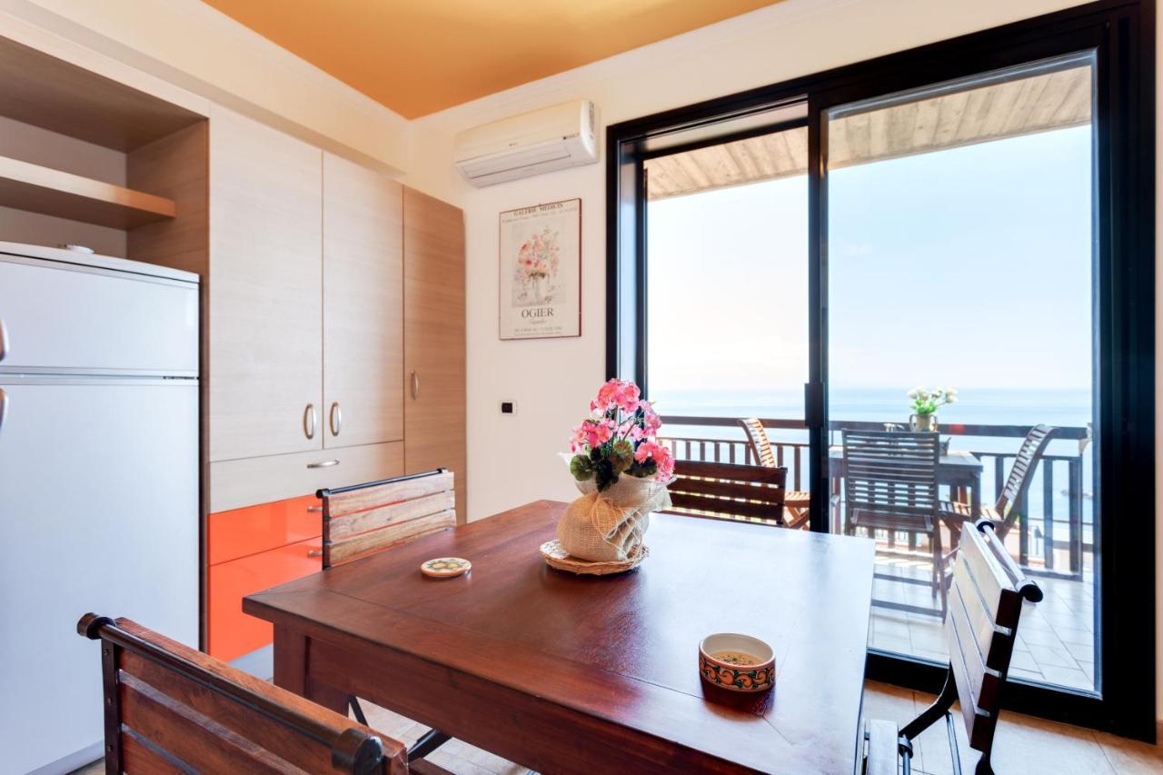 Taormina Panoramic Seaview Apartment ภายนอก รูปภาพ